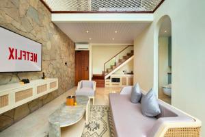 Floria Comfortable 1 BR Loft Pool Villa With Jacuzzi ZN448