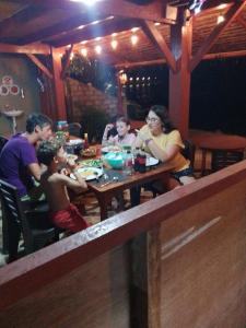 Three Ken Homestay & Cafe