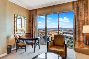 Sub Penthouse MGM Studio Top golf Pool Views MAIN