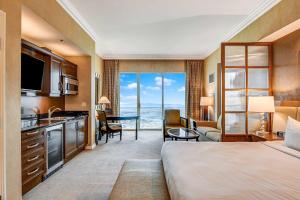 Sub Penthouse MGM Studio Top golf Pool Views MAIN