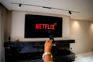 Spacious duplex Private HEATED pool Jacuzzi