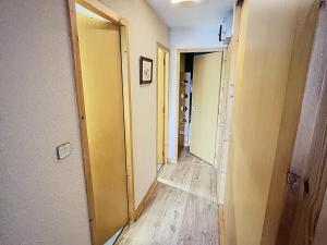 Appartement proche des pistes avec balcon, vue sur vallée - FR-1-688-105