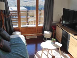 Appartement 6 pers à Super Besse avec Balcon et Piscine - FR-1-814-179