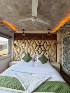Anugraha Houseboat