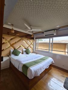 Anugraha Houseboat