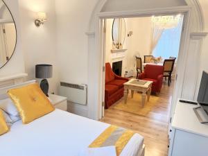 Hyde Park Luxury Residences