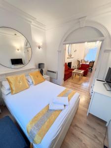 Hyde Park Luxury Residences