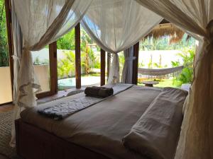 New Manggis 4, Gladak paradise