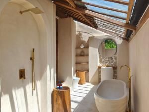 New Manggis 4, Gladak paradise