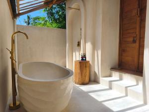 New Manggis 4, Gladak paradise