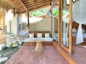 New Manggis 4, Gladak paradise