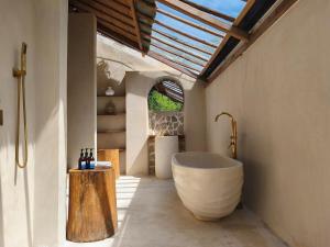 New Manggis 4, Gladak paradise