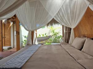 New Manggis 1, Simple Living