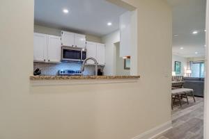 Updated 2BR Tennismaster-Pool, Free Beach Shuttle