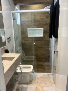 Apartamento completo, 2 quartos e estacionamento