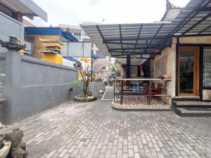 RedDoorz at Mahendra Beach Inn Kuta