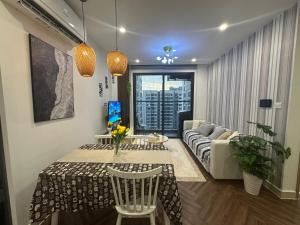 Modern 1BR with Balcony Park View Hanoi