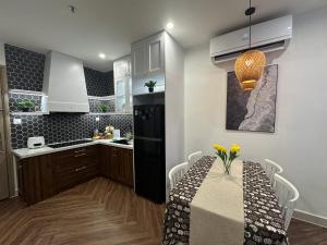 Modern 1BR with Balcony Park View Hanoi