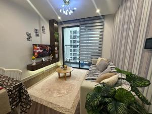 Modern 1BR with Balcony Park View Hanoi