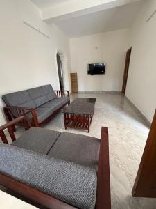 Laasya Homes YK1- Comfortable family-friendly stay