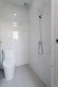 2Bdrm Salt Water Pool 15 mins drive from Center