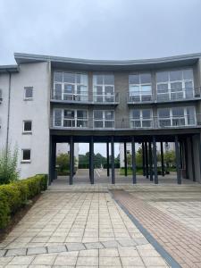 ARI Westhill Queens road lovely Non smoking- No party Workers Apt