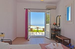 Sarakiniko Rooms Milos Greece