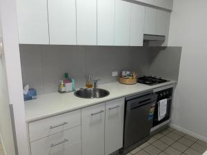 CBD Luxury with River & Botanic Garden Views from Spacious Balcony