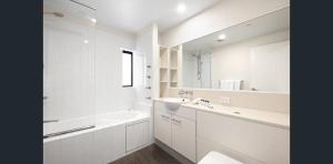 CBD Luxury with River & Botanic Garden Views from Spacious Balcony