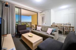 CBD Luxury with River & Botanic Garden Views from Spacious Balcony