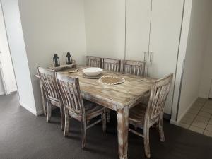 CBD Luxury with River & Botanic Garden Views from Spacious Balcony