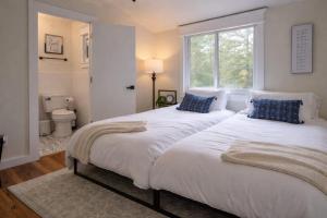 Southern Pines Gem with 2 Master-King Suites