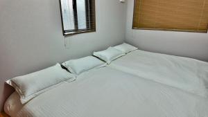JIA Kaken Osaka 嘉建 Brand-New 3-Story Japanese-Style Holiday Villa Terrace 3 Bedrooms Sleeps Up to 12 Guests Direct to Kansai Airport