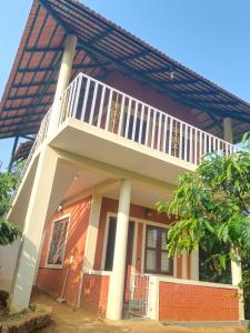 Stay with Lakeview Ponnampet