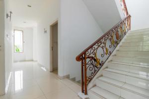 RedDoorz near UPH Karawaci 2