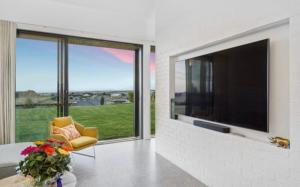 Sunset Ridge Retreat, stunning large home & pool