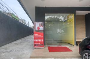 RedDoorz Plus at Cideng Timur