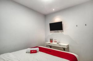 RedDoorz Plus at Cideng Timur