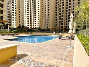 Specious apartment in Sadaf 7 with Marina Views and Beach Access