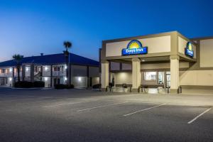 Days Inn by Wyndham Adel I-75