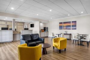 Days Inn by Wyndham Adel I-75