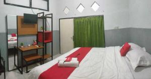 RedDoorz Plus near Alun Alun Sumenep