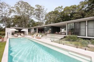 Latitude 156 - Elevated Luxury Overlooking the Greens