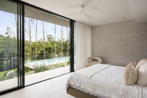 Latitude 156 - Elevated Luxury Overlooking the Greens