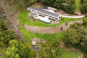 Latitude 156 - Elevated Luxury Overlooking the Greens