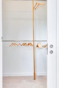 Beautiful Modern Home Near the Beach