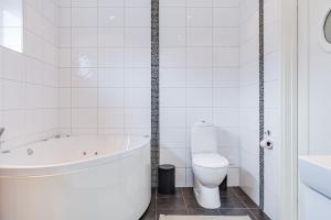 Beautiful Modern Home Near the Beach