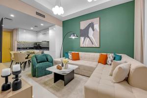 Stylish 2BR Canal Views, High Floor