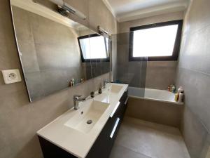 Maison avec piscine, House with a pool