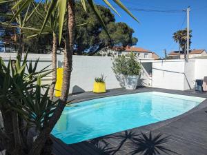 Maison avec piscine, House with a pool